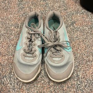 Nike tennis shoes. Size 7 1/2